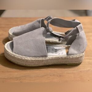New women’s espadrilles grey tan size 8